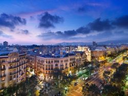 Испания: Барселона открывает для туристов крыши